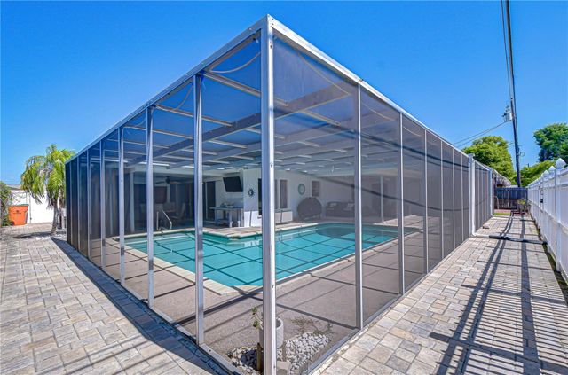 9625 COMMODORE DRIVE, Seminole, FL 33776