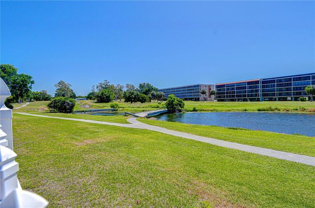 9625 COMMODORE DRIVE, Seminole, FL 33776