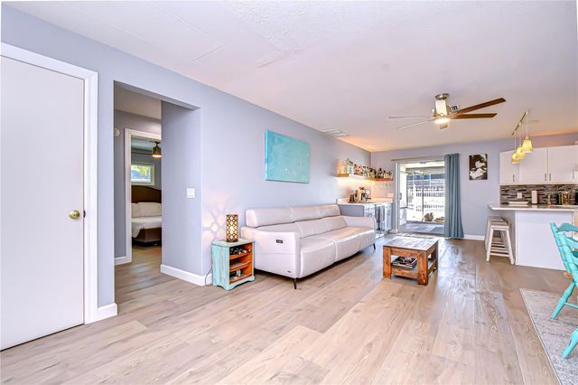 9625 COMMODORE DRIVE, Seminole, FL 33776