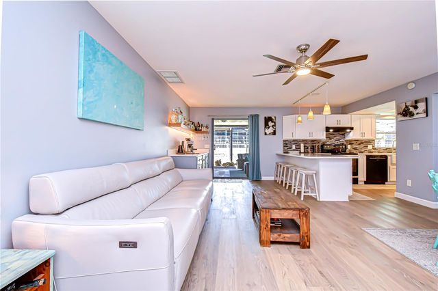 9625 COMMODORE DRIVE, Seminole, FL 33776