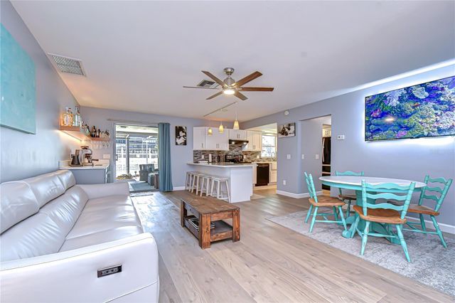 9625 COMMODORE DRIVE, Seminole, FL 33776