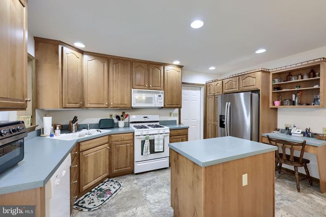 581 STEHMAN CHURCH RD, Millersville, PA 17551