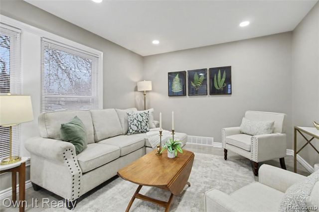 7260 Warwick Street, Detroit, MI 48228