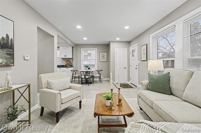 7260 Warwick Street, Detroit, MI 48228