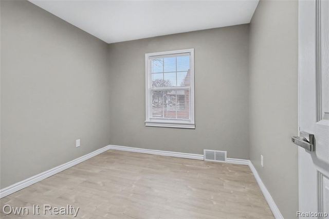 7260 Warwick Street, Detroit, MI 48228