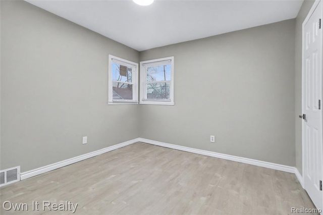 7260 Warwick Street, Detroit, MI 48228