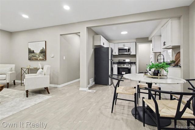 7260 Warwick Street, Detroit, MI 48228