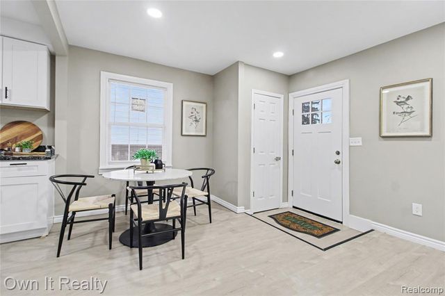 7260 Warwick Street, Detroit, MI 48228