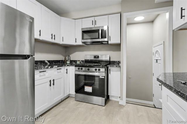 7260 Warwick Street, Detroit, MI 48228