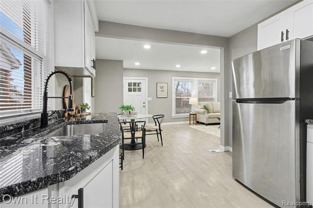 7260 Warwick Street, Detroit, MI 48228