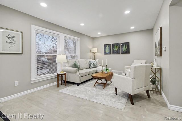 7260 Warwick Street, Detroit, MI 48228