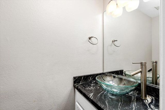 2043 Dawn View Glen, Escondido, CA 92026