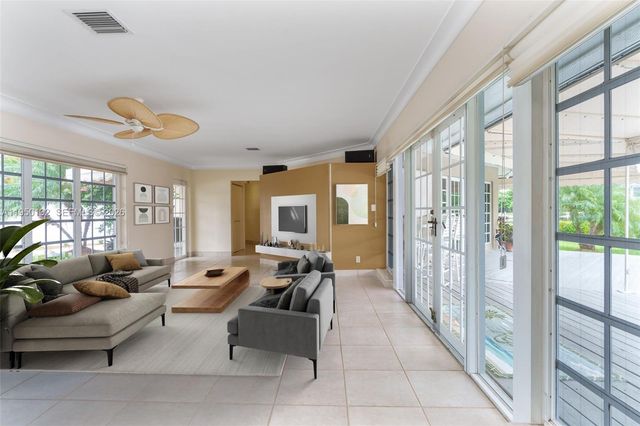 2130 NE 15th St, Fort Lauderdale, FL 33304