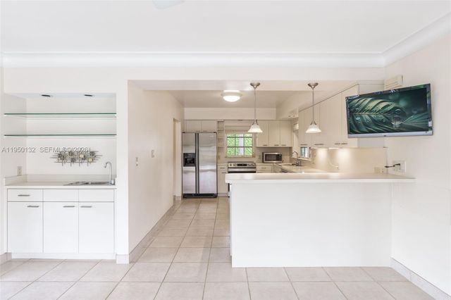 2130 NE 15th St, Fort Lauderdale, FL 33304