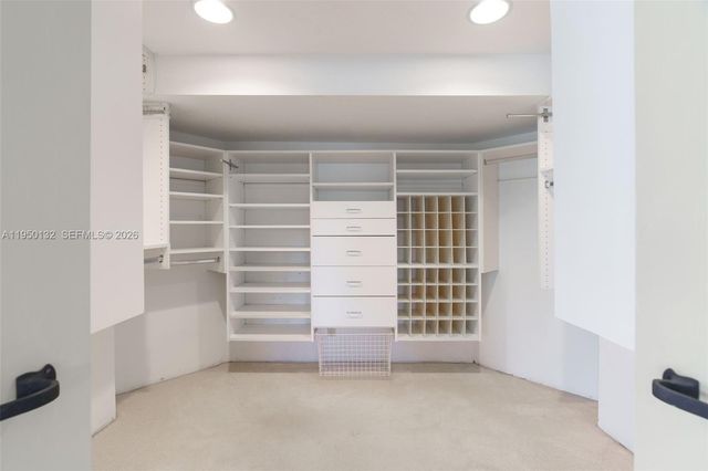 2130 NE 15th St, Fort Lauderdale, FL 33304