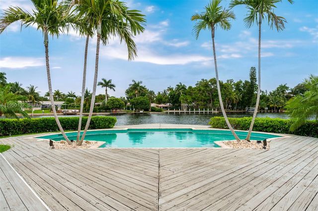 2130 NE 15th St, Fort Lauderdale, FL 33304