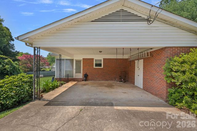 1600 Woodberry Road, Charlotte, NC 28212
