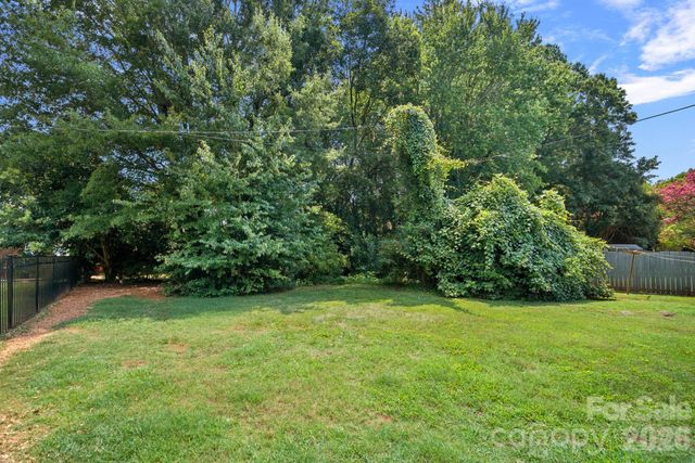 1600 Woodberry Road, Charlotte, NC 28212