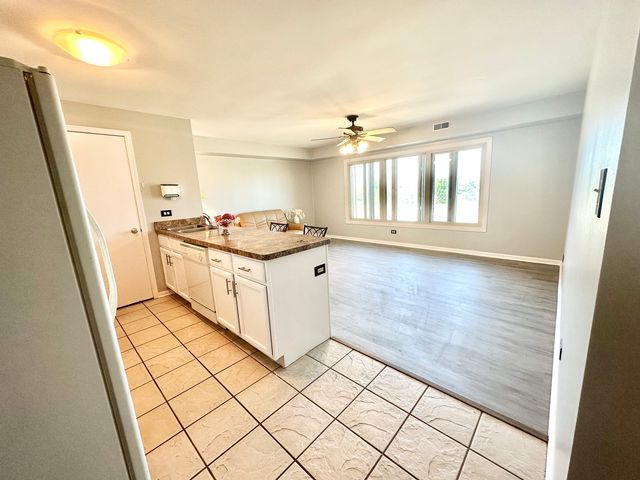 2738 S Wentworth Avenue 5F, Chicago, IL 60616