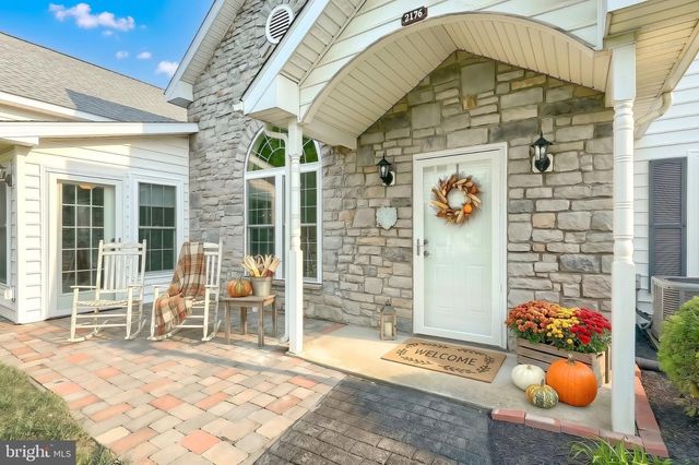 2176 BAYBERRY LN, York, PA 17403