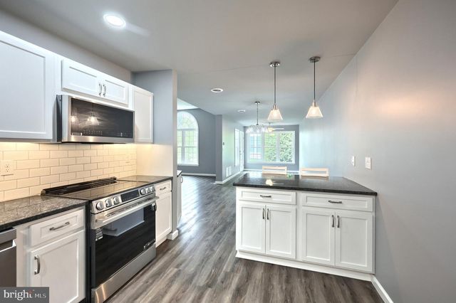 2176 BAYBERRY LN, York, PA 17403