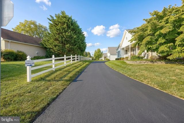2176 BAYBERRY LN, York, PA 17403
