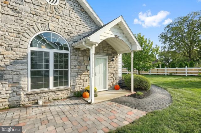 2176 BAYBERRY LN, York, PA 17403