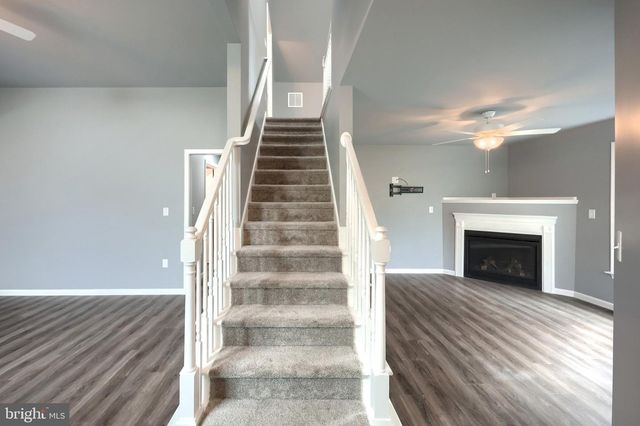 2176 BAYBERRY LN, York, PA 17403