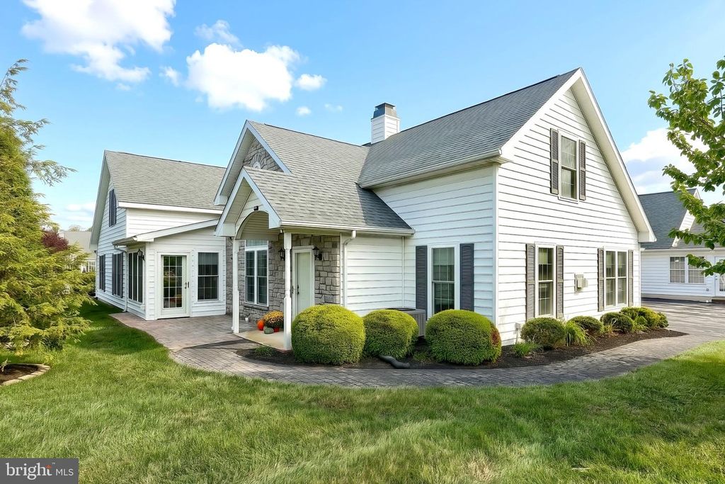2176 BAYBERRY LN, York, PA 17403