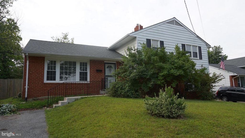 8105 LEGATION RD, New Carrollton, MD 20784