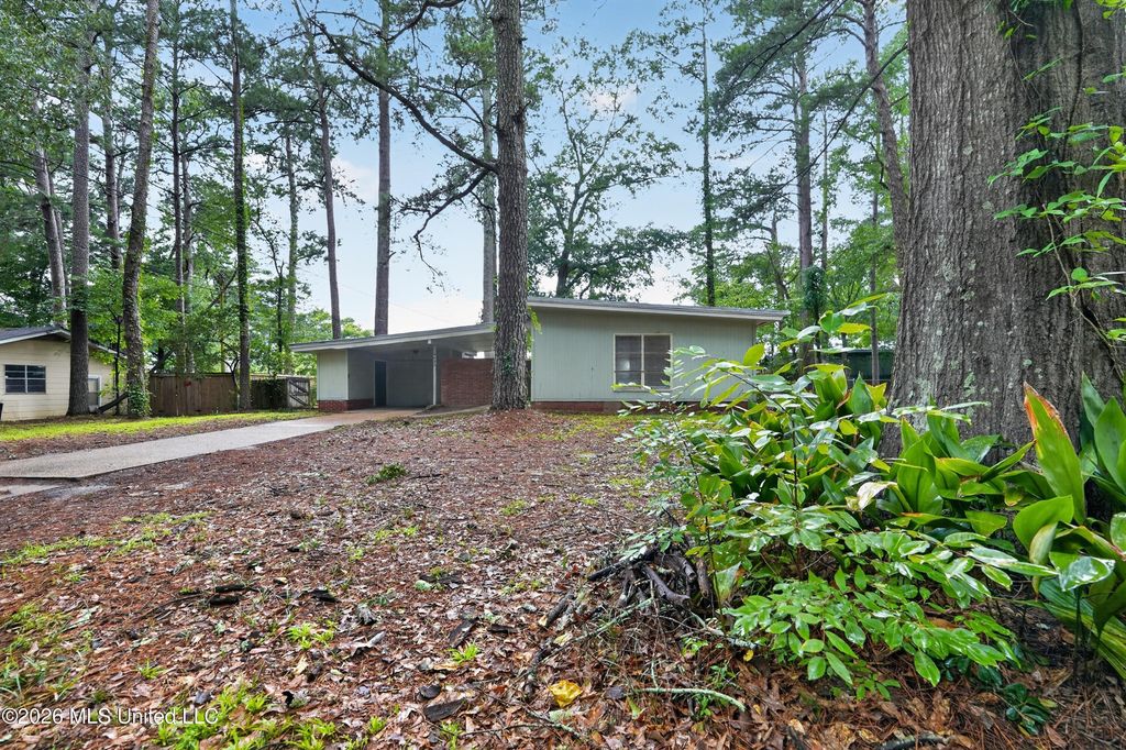 5435 Wayneland Drive, Jackson, MS 39211