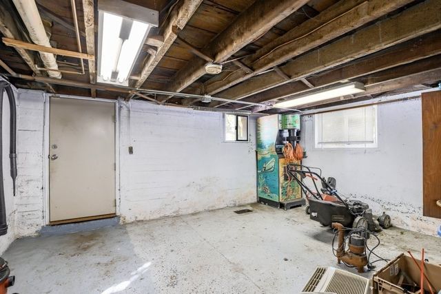 886 Canterbury St, Boston, MA 02131