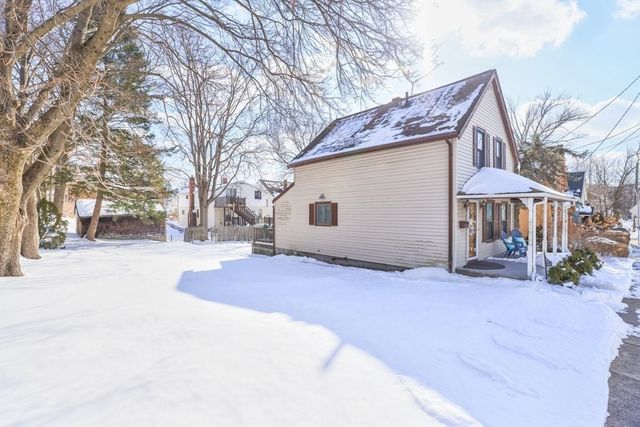 886 Canterbury St, Boston, MA 02131