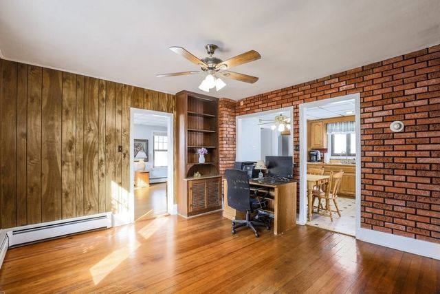 886 Canterbury St, Boston, MA 02131