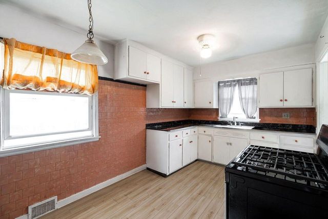 4826 76th STREET, Milwaukee, WI 53218
