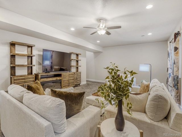 22692 E Narrowleaf Cir, Aurora, CO 80016