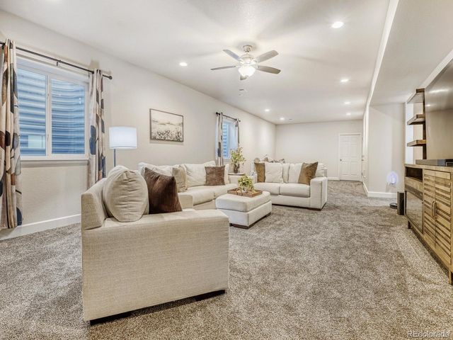 22692 E Narrowleaf Cir, Aurora, CO 80016