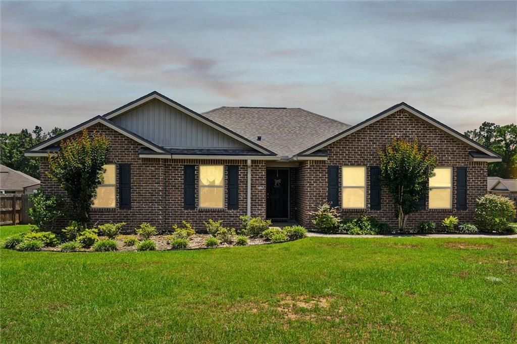 8405 Calgary Drive, Mobile, AL 36695