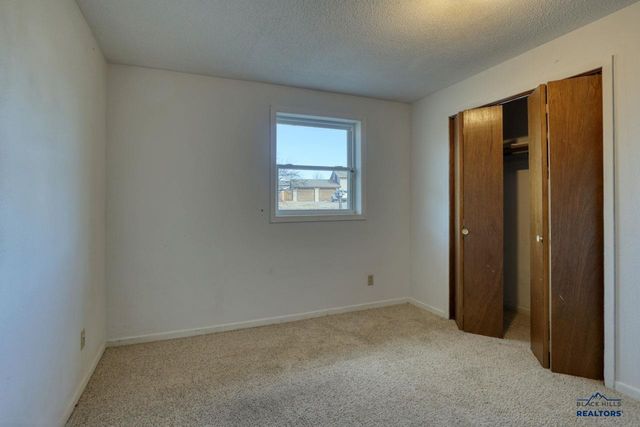 529 BLUEBIRD DR, Box Elder, SD 57718