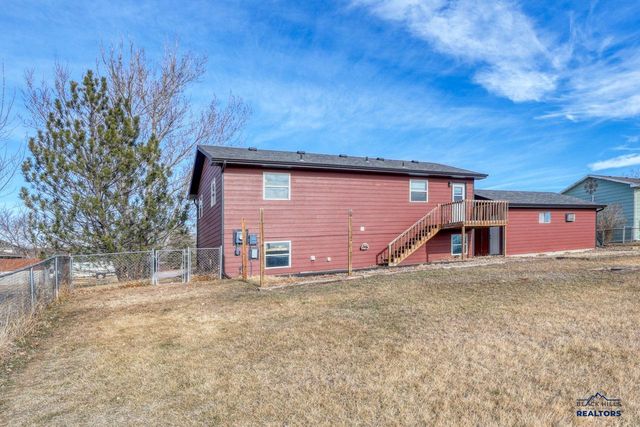 529 BLUEBIRD DR, Box Elder, SD 57718