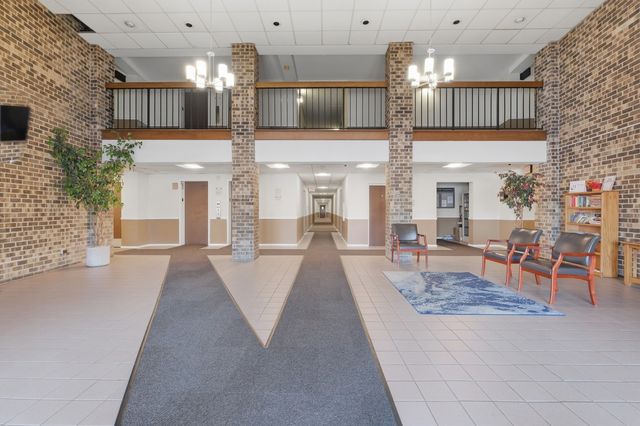 1463 Mercury Drive 115, Schaumburg, IL 60193