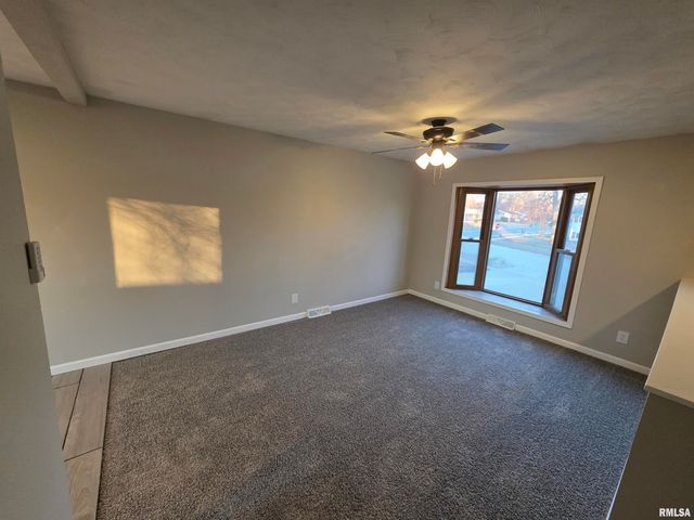 1921 N ALBANY Street, Springfield, IL 62702