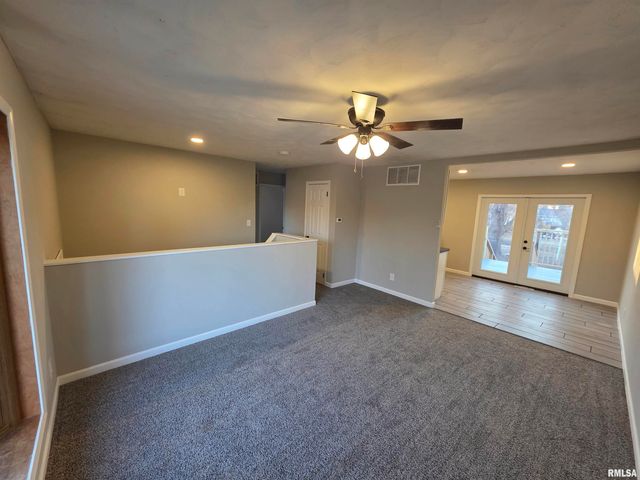 1921 N ALBANY Street, Springfield, IL 62702