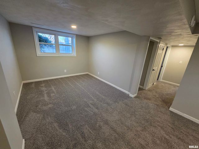 1921 N ALBANY Street, Springfield, IL 62702