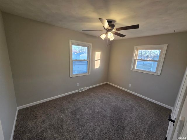 1921 N ALBANY Street, Springfield, IL 62702