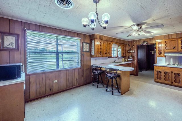 570 Hospital Dr, Raceland, LA 70394