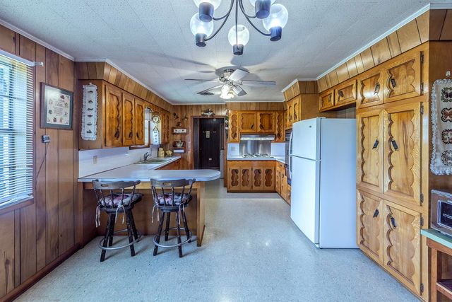 570 Hospital Dr, Raceland, LA 70394