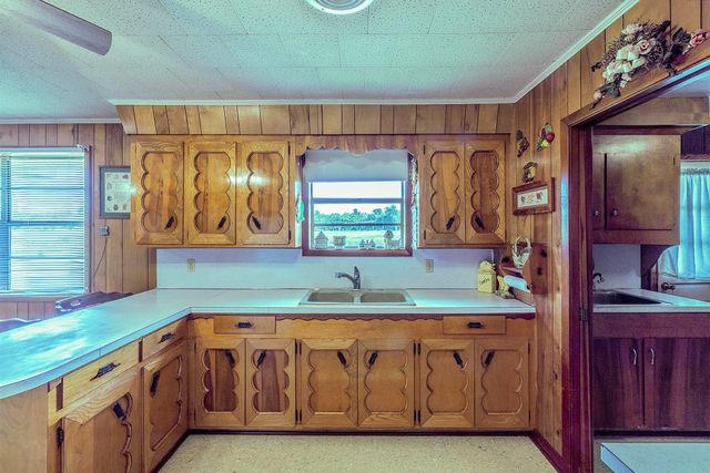 570 Hospital Dr, Raceland, LA 70394