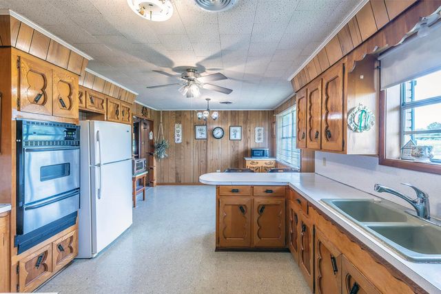 570 Hospital Dr, Raceland, LA 70394