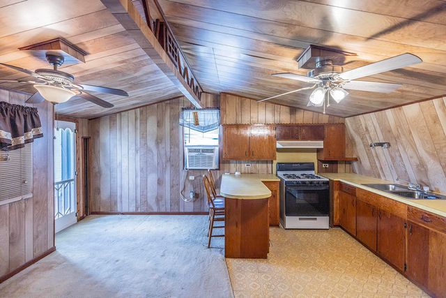 570 Hospital Dr, Raceland, LA 70394